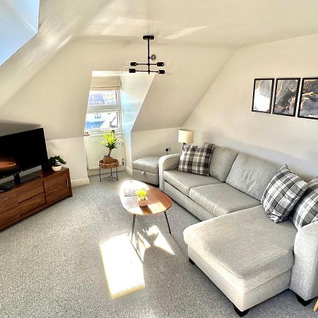 Swanage Holiday Penthouse Apartment, Moments From Beach And Town, On Site Parking, Fast Wifi, Sleeps Up To 6, Rated Exceptional 외부 사진