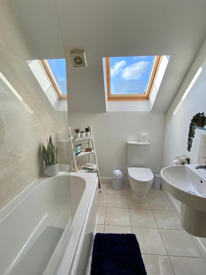 Swanage Holiday Penthouse Apartment, Moments From Beach And Town, On Site Parking, Fast Wifi, Sleeps Up To 6, Rated Exceptional 외부 사진