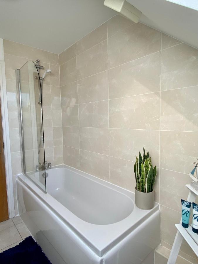 Swanage Holiday Penthouse Apartment, Moments From Beach And Town, On Site Parking, Fast Wifi, Sleeps Up To 6, Rated Exceptional 외부 사진