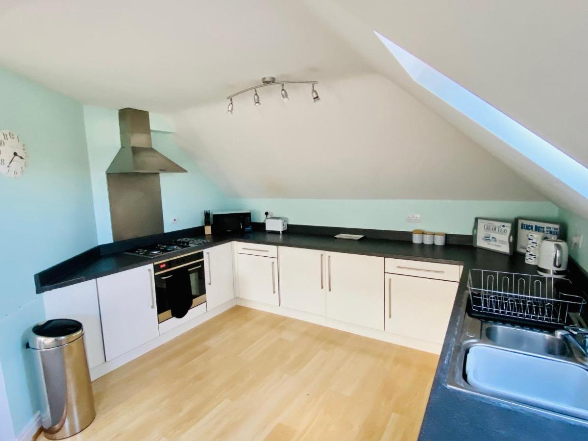 Swanage Holiday Penthouse Apartment, Moments From Beach And Town, On Site Parking, Fast Wifi, Sleeps Up To 6, Rated Exceptional 외부 사진